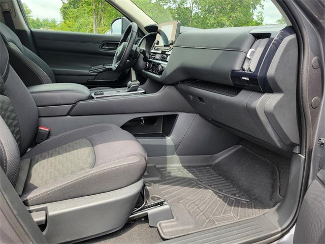 Photo of 2024 Gun Metallic Nissan Pathfinder