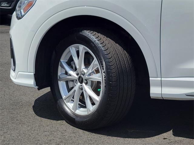 Photo of 2024 White Audi Q3
