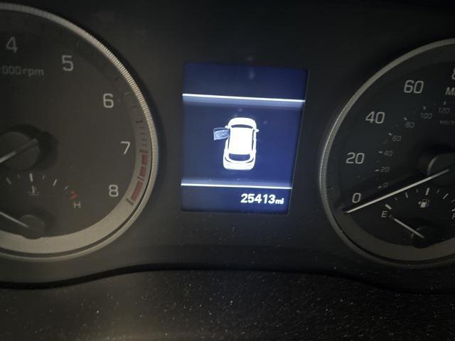 Photo of 2021 White Cream Hyundai TUCSON