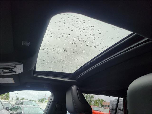 Photo of 2022 Ruby Flare Pearl Toyota Highlander
