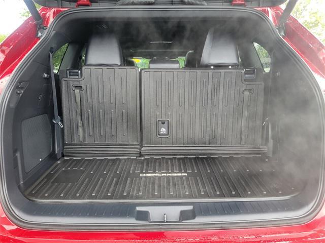 Photo of 2022 Ruby Flare Pearl Toyota Highlander