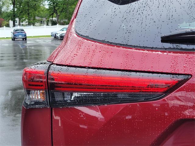Photo of 2022 Ruby Flare Pearl Toyota Highlander