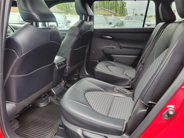 Photo of 2022 Ruby Flare Pearl Toyota Highlander