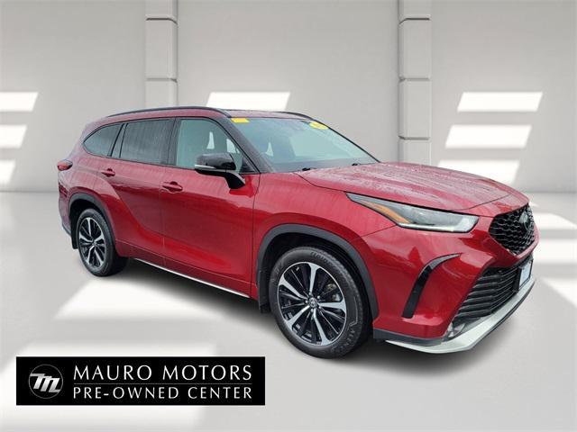 Photo of 2022 Ruby Flare Pearl Toyota Highlander