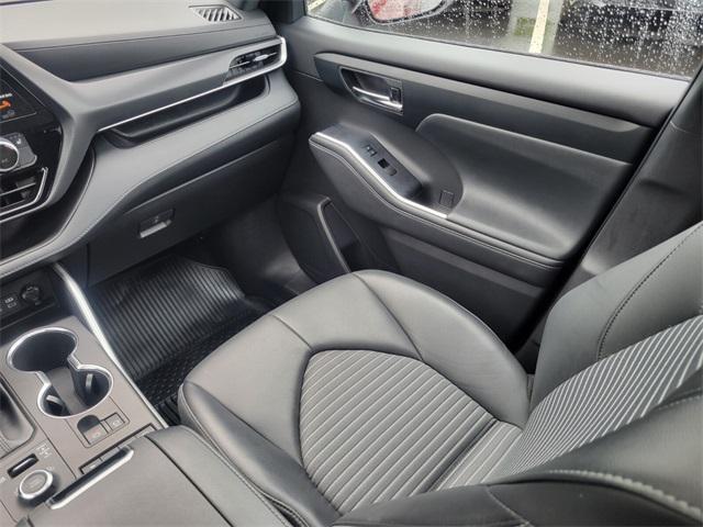 Photo of 2022 Ruby Flare Pearl Toyota Highlander
