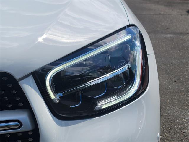 Photo of 2022 White Mercedes-Benz GLC 300
