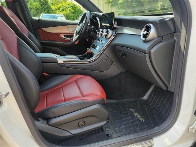 Photo of 2022 White Mercedes-Benz GLC 300
