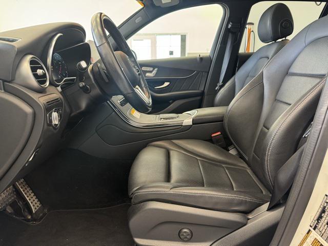 Photo of 2022 White Mercedes-Benz GLC 300