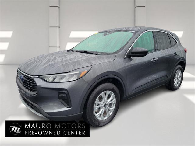 Photo of 2024 Carbonized Gray Metallic Ford Escape