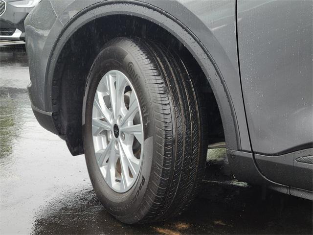 Photo of 2024 Carbonized Gray Metallic Ford Escape