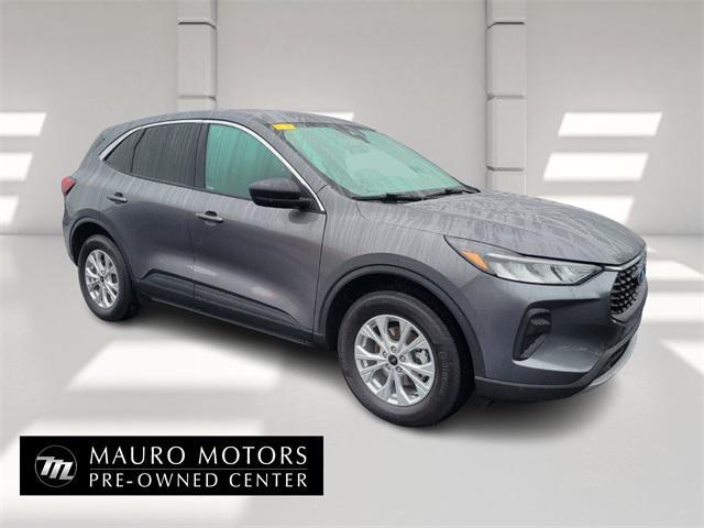 Photo of 2024 Carbonized Gray Metallic Ford Escape