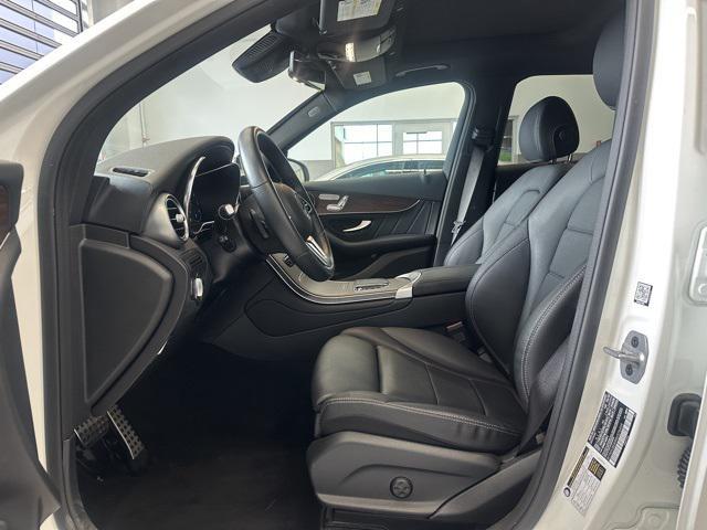 Photo of 2022 White Mercedes-Benz GLC 300