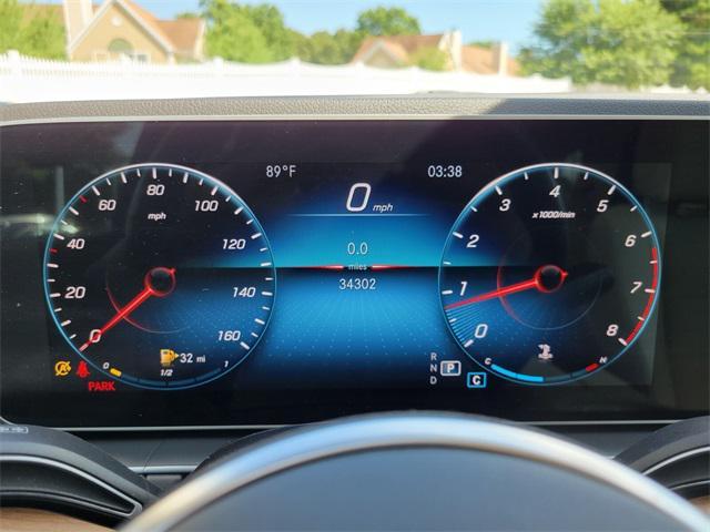 Photo of 2022 White Mercedes-Benz GLE 350