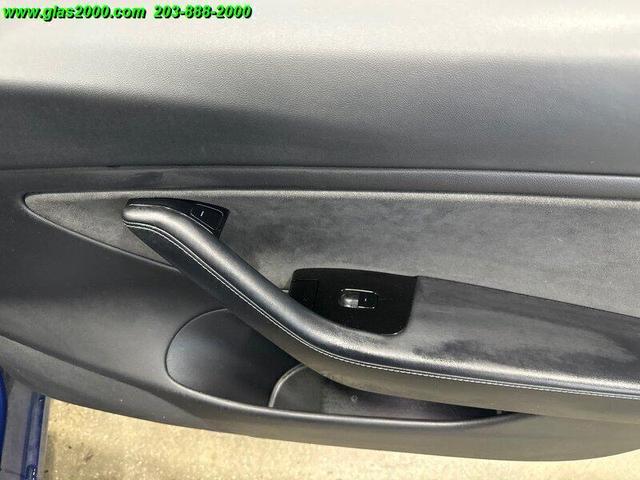 Photo of 2018 Deep Blue Metallic Tesla Model 3