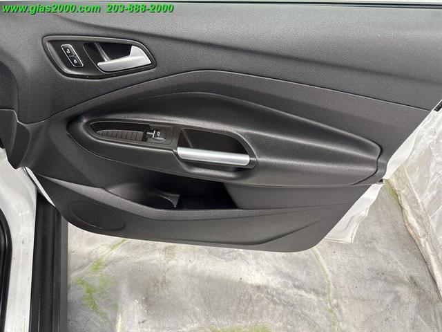 Photo of 2016 Oxford White Ford C-Max Hybrid