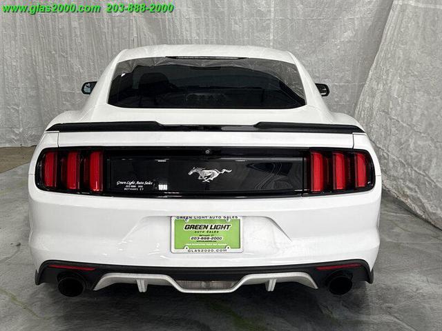 Photo of 2017 Oxford White Ford Mustang