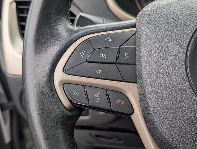 Photo of 2016 Bright White Clearcoat Jeep Cherokee
