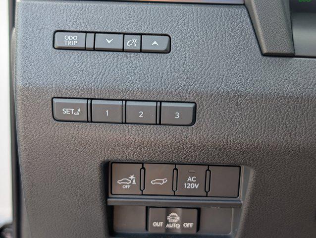 Photo of 2024 Eminent White Pearl Lexus GX 550