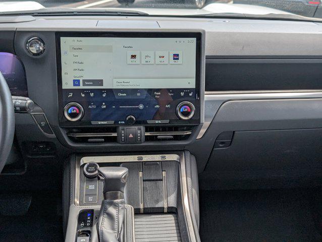 Photo of 2024 Eminent White Pearl Lexus GX 550