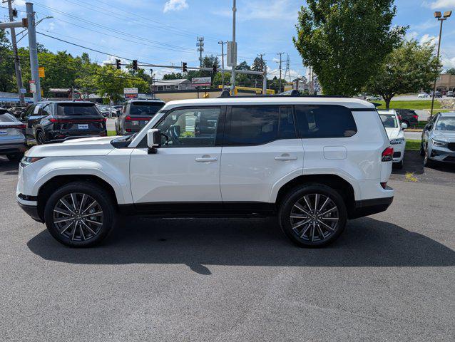 Photo of 2024 Eminent White Pearl Lexus GX 550