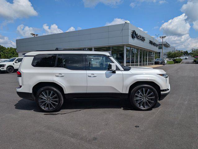 Photo of 2024 Eminent White Pearl Lexus GX 550