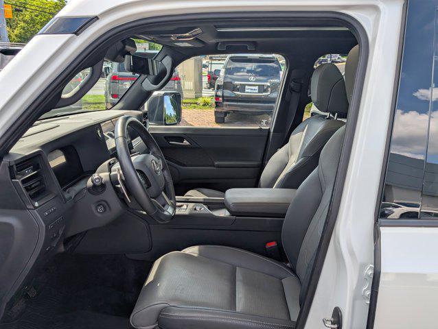 Photo of 2024 Eminent White Pearl Lexus GX 550