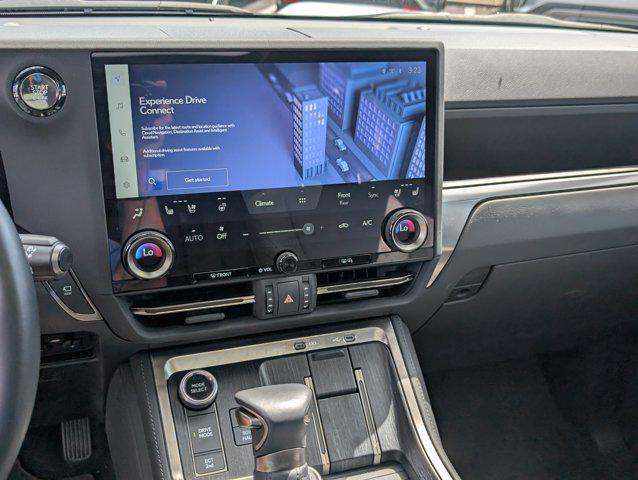 Photo of 2024 Eminent White Pearl Lexus GX 550