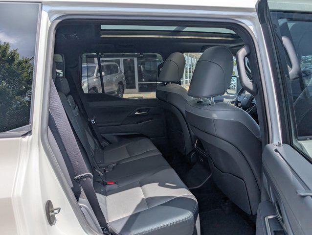 Photo of 2024 Eminent White Pearl Lexus GX 550