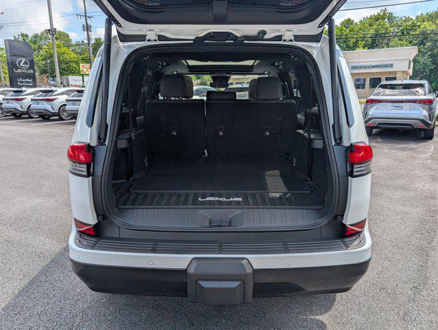 Photo of 2024 Eminent White Pearl Lexus GX 550
