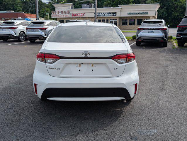 Photo of 2021 Super White Toyota Corolla