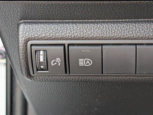 Photo of 2021 Super White Toyota Corolla