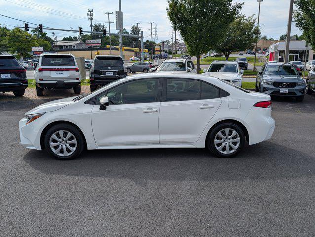 Photo of 2021 Super White Toyota Corolla