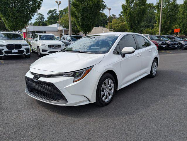 Photo of 2021 Super White Toyota Corolla