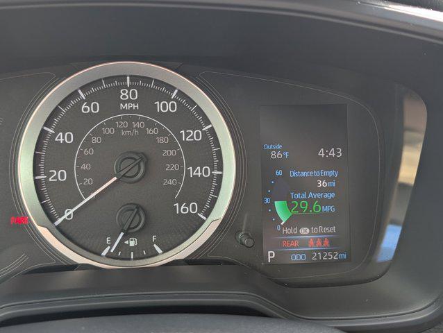 Photo of 2021 Super White Toyota Corolla