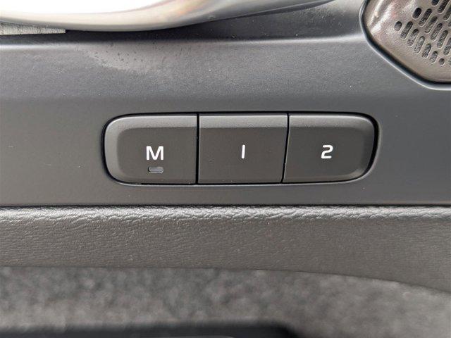 Photo of 2023 Thunder Grey Metallic Volvo XC40