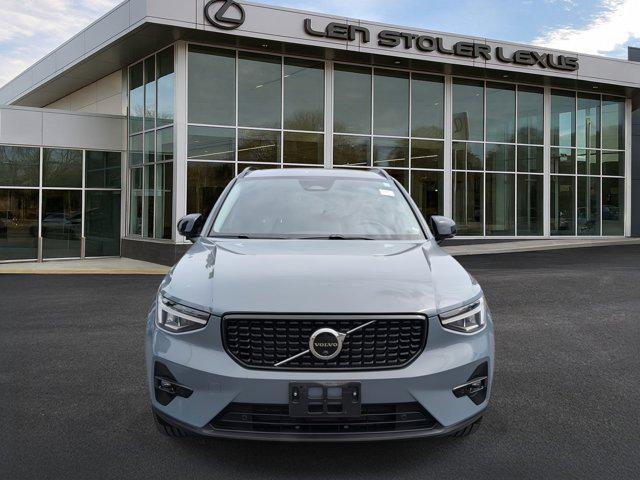Photo of 2023 Thunder Grey Metallic Volvo XC40