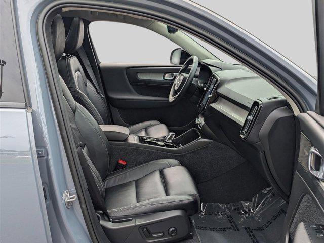 Photo of 2023 Thunder Grey Metallic Volvo XC40