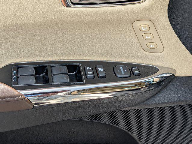 Photo of 2018 Blizzard Pearl Toyota Avalon