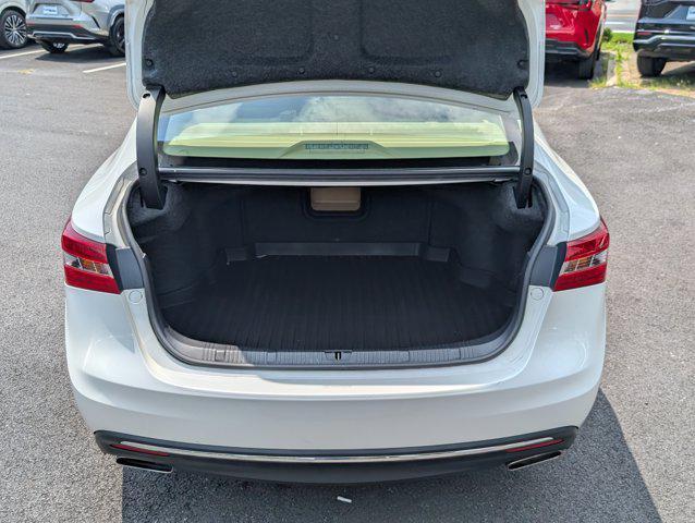 Photo of 2018 Blizzard Pearl Toyota Avalon