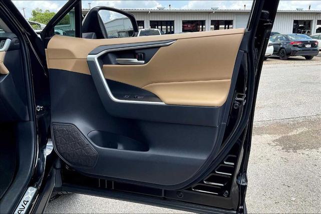 Photo of 2025 Midnight Black Metallic Toyota RAV4 Hybrid