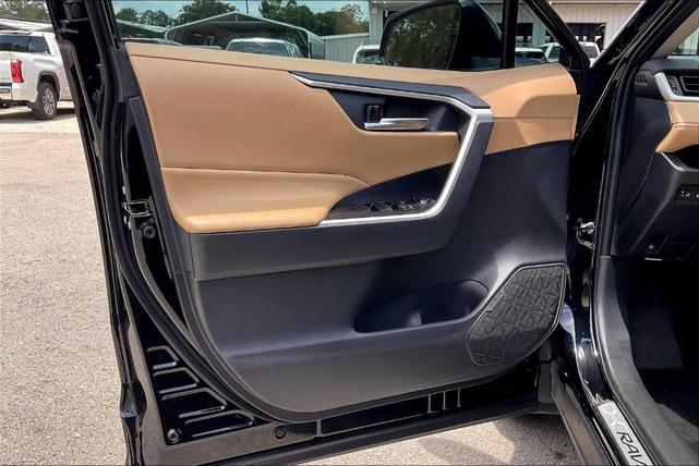 Photo of 2025 Midnight Black Metallic Toyota RAV4 Hybrid