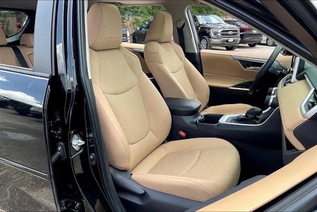 Photo of 2025 Midnight Black Metallic Toyota RAV4 Hybrid