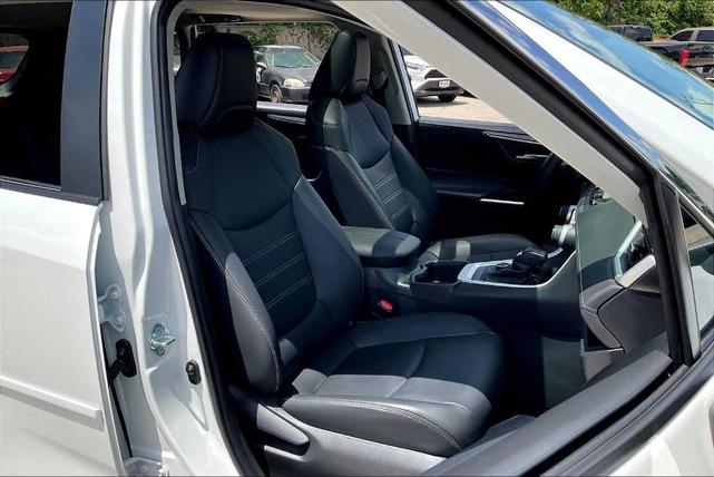 Photo of 2025 Wind Chill Pearl Toyota RAV4 Hybrid