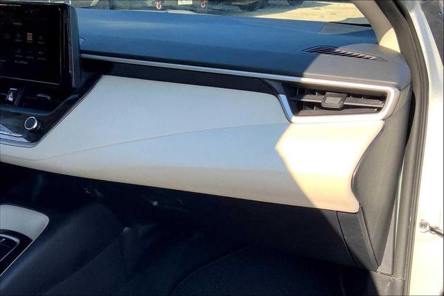 Photo of 2025 Classic Silver Metallic Toyota Corolla