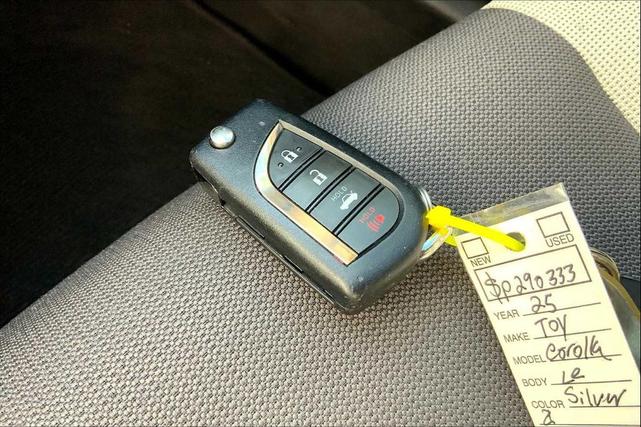 Photo of 2025 Classic Silver Metallic Toyota Corolla