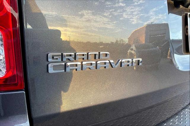 Photo of 2020 Granite Pearlcoat Dodge Grand Caravan