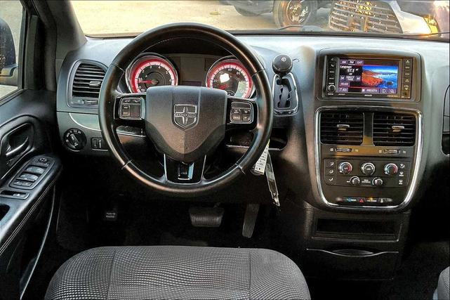 Photo of 2020 Granite Pearlcoat Dodge Grand Caravan