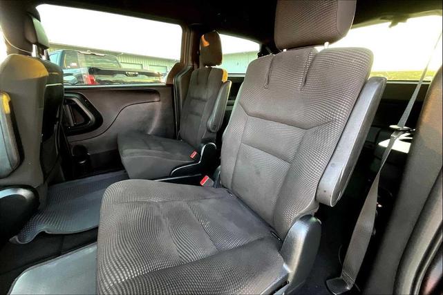 Photo of 2020 Granite Pearlcoat Dodge Grand Caravan