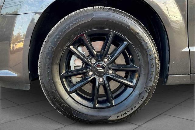 Photo of 2020 Granite Pearlcoat Dodge Grand Caravan