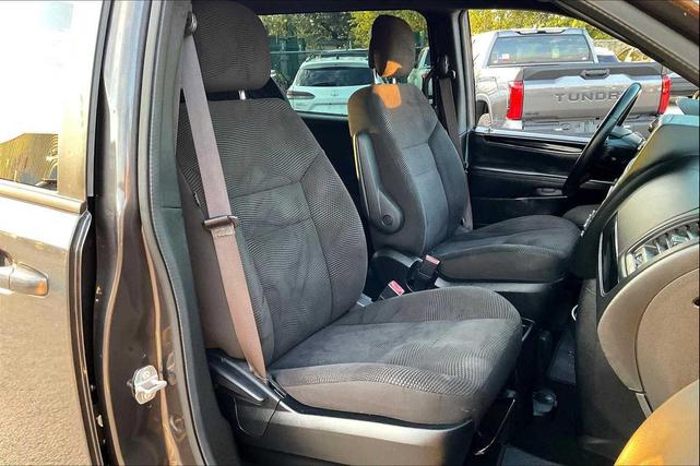 Photo of 2020 Granite Pearlcoat Dodge Grand Caravan